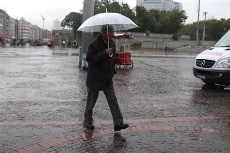 İ­s­t­a­n­b­u­l­­d­a­ ­y­a­ğ­m­u­r­ ­e­t­k­i­l­i­ ­o­l­u­y­o­r­ ­-­ ­S­o­n­ ­D­a­k­i­k­a­ ­H­a­b­e­r­l­e­r­